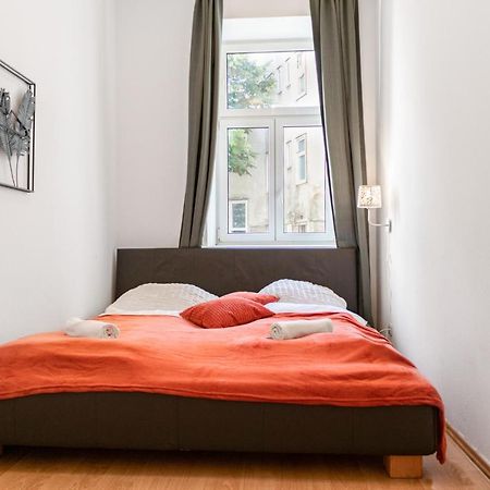 וינה Welcoming 3Br Budget Apt. Well Connected מראה חיצוני תמונה