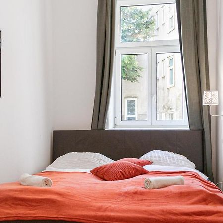 וינה Welcoming 3Br Budget Apt. Well Connected מראה חיצוני תמונה