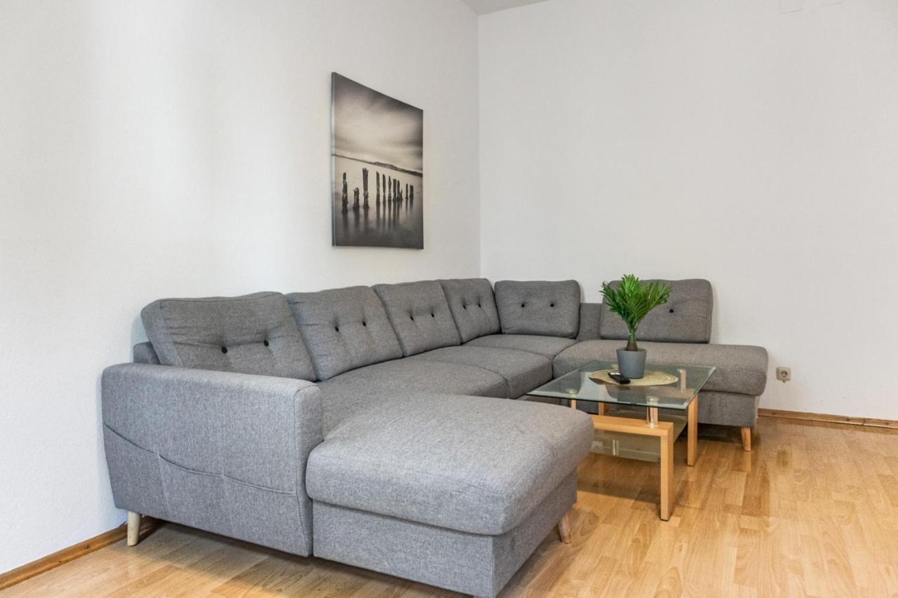וינה Welcoming 3Br Budget Apt. Well Connected מראה חיצוני תמונה
