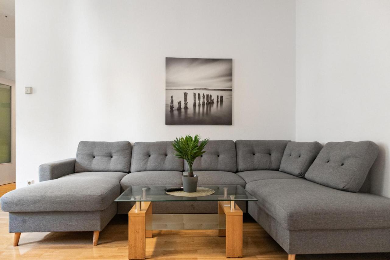 וינה Welcoming 3Br Budget Apt. Well Connected מראה חיצוני תמונה