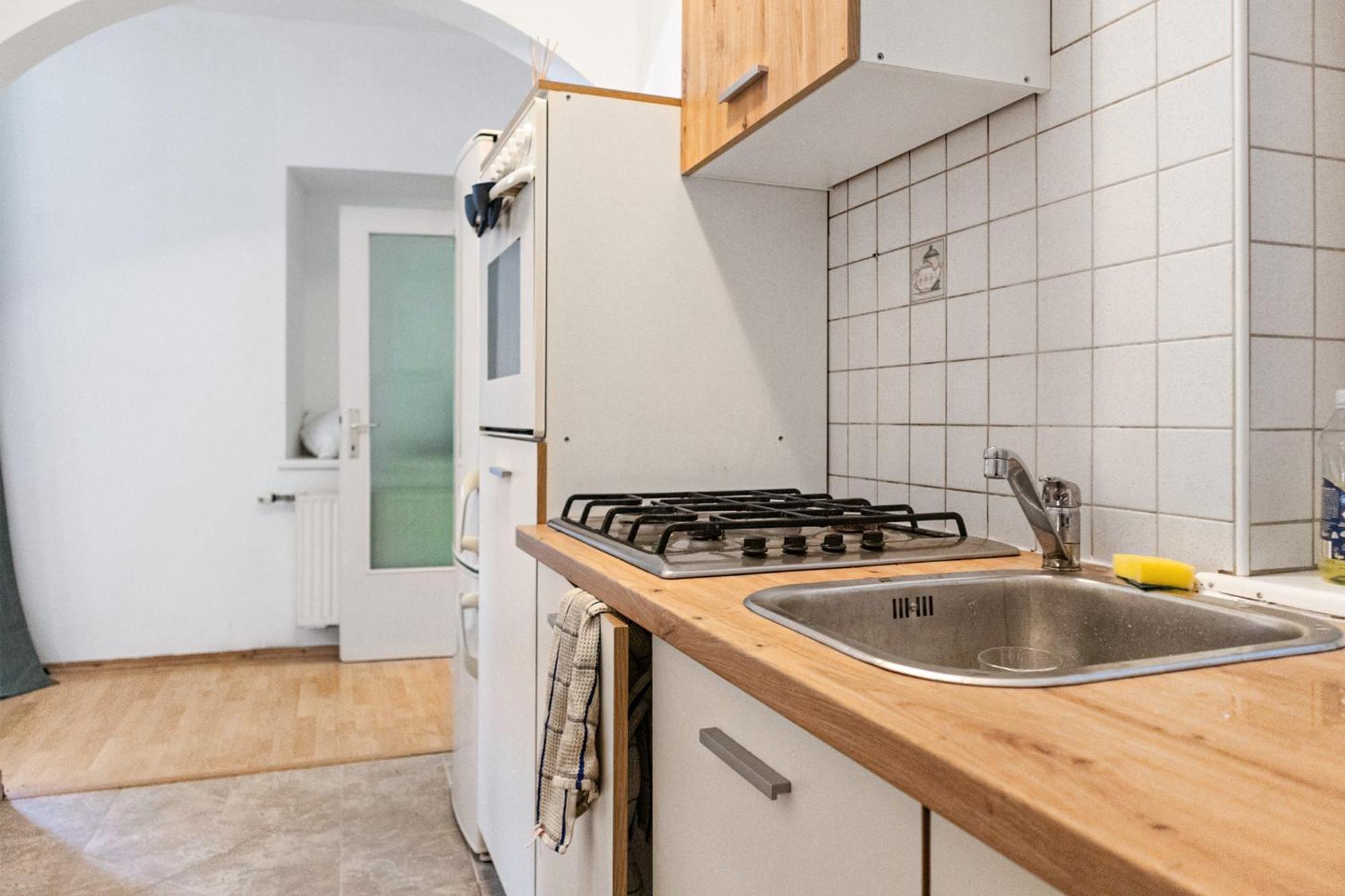 וינה Welcoming 3Br Budget Apt. Well Connected מראה חיצוני תמונה